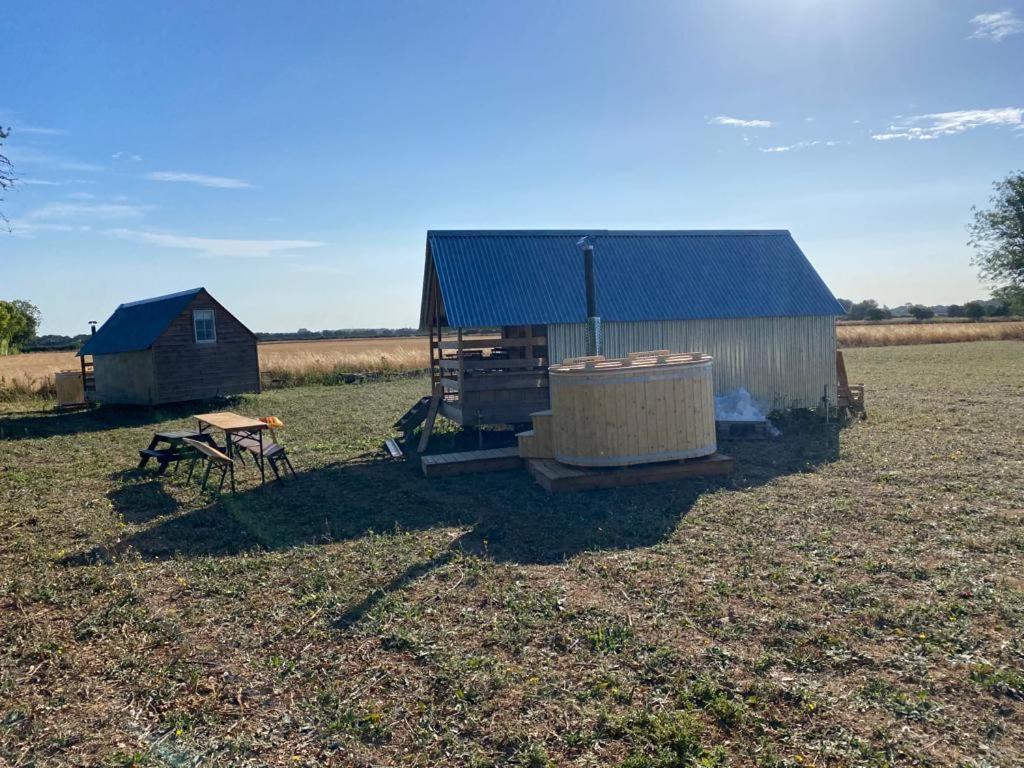 Fen Meadows Glamping - Luxury Cabins And Bell Tents Cambridge  Esterno foto