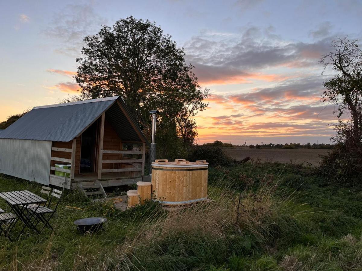 Fen Meadows Glamping - Luxury Cabins And Bell Tents Cambridge  Esterno foto