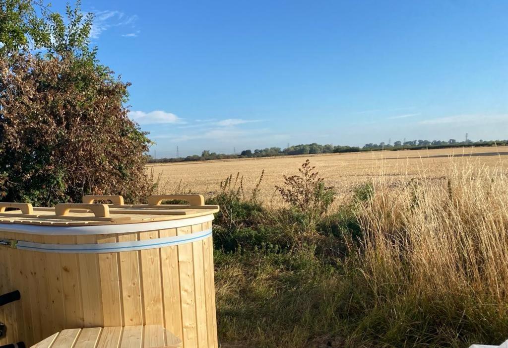 Fen Meadows Glamping - Luxury Cabins And Bell Tents Cambridge  Esterno foto