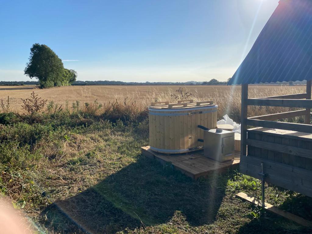 Fen Meadows Glamping - Luxury Cabins And Bell Tents Cambridge  Esterno foto