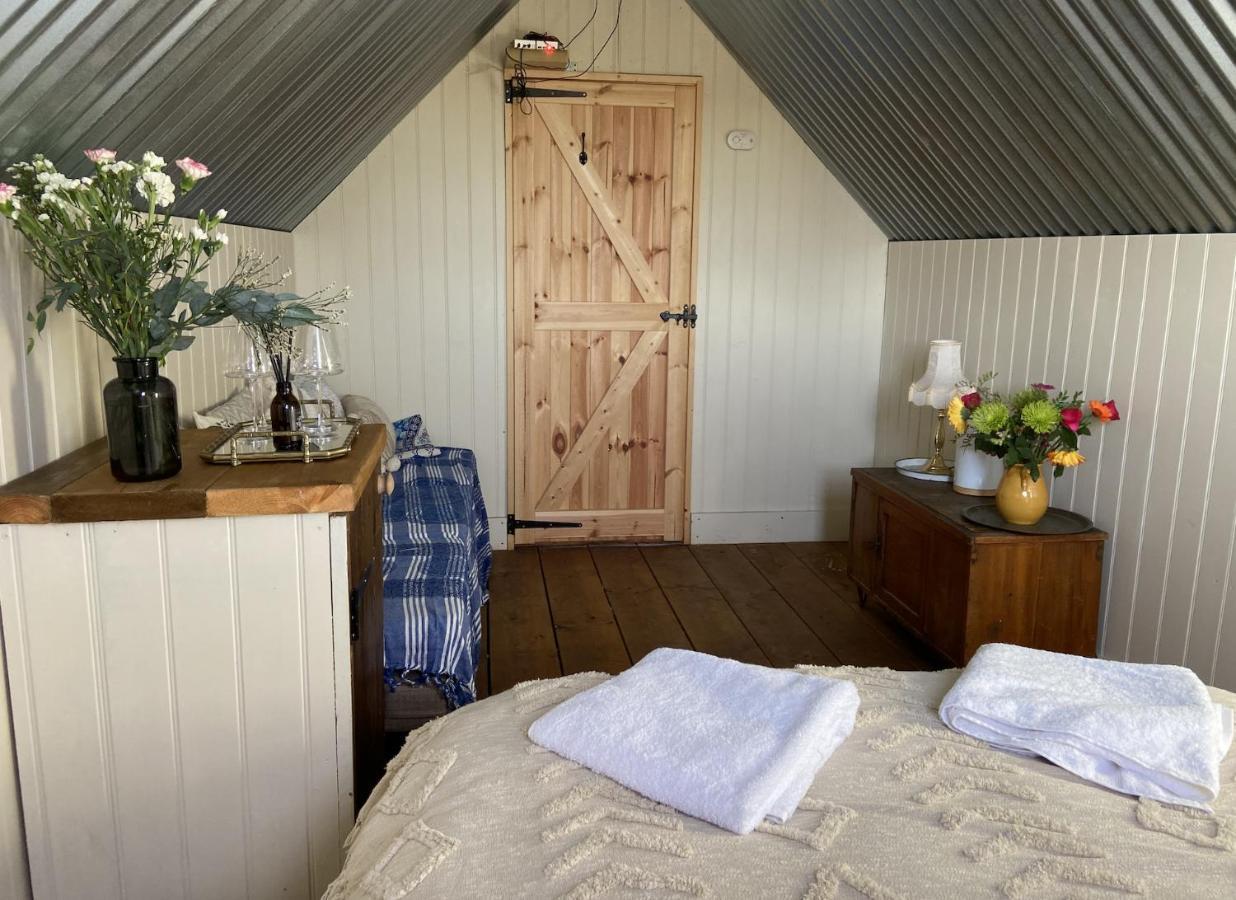 Fen Meadows Glamping - Luxury Cabins And Bell Tents Cambridge  Esterno foto