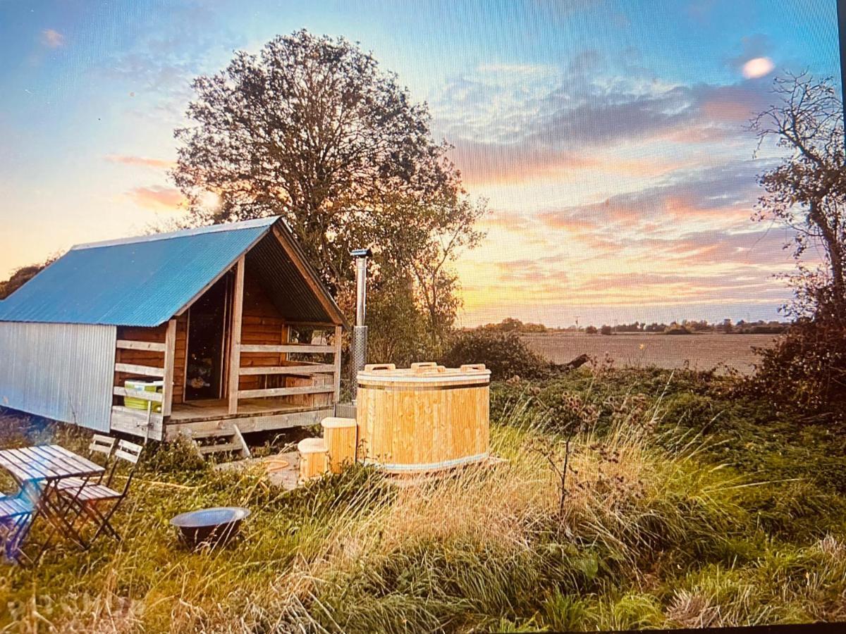 Fen Meadows Glamping - Luxury Cabins And Bell Tents Cambridge  Esterno foto
