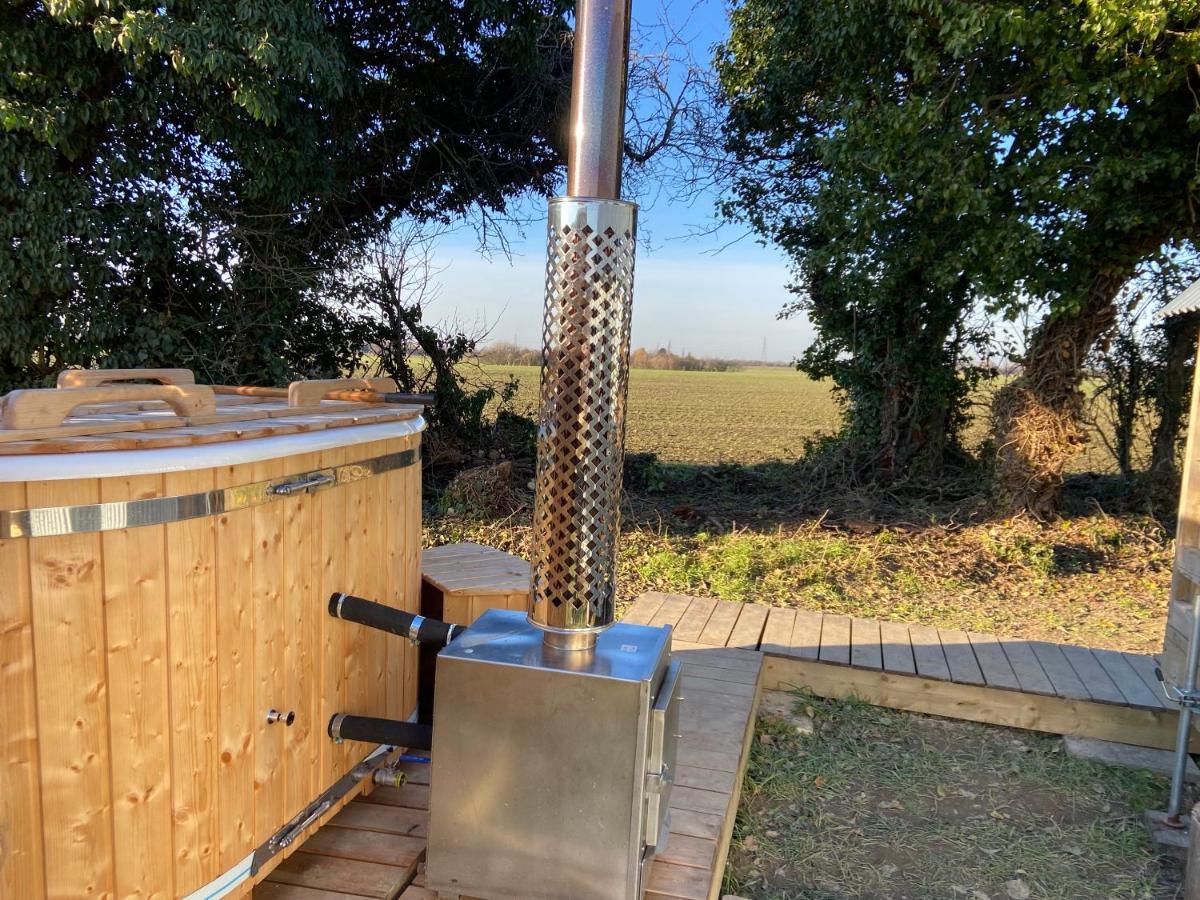 Fen Meadows Glamping - Luxury Cabins And Bell Tents Cambridge  Esterno foto