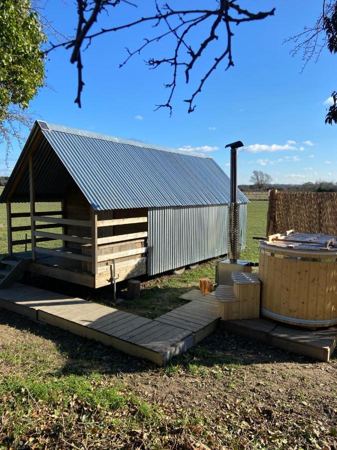 Fen Meadows Glamping - Luxury Cabins And Bell Tents Cambridge  Esterno foto