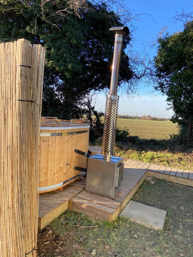 Fen Meadows Glamping - Luxury Cabins And Bell Tents Cambridge  Esterno foto
