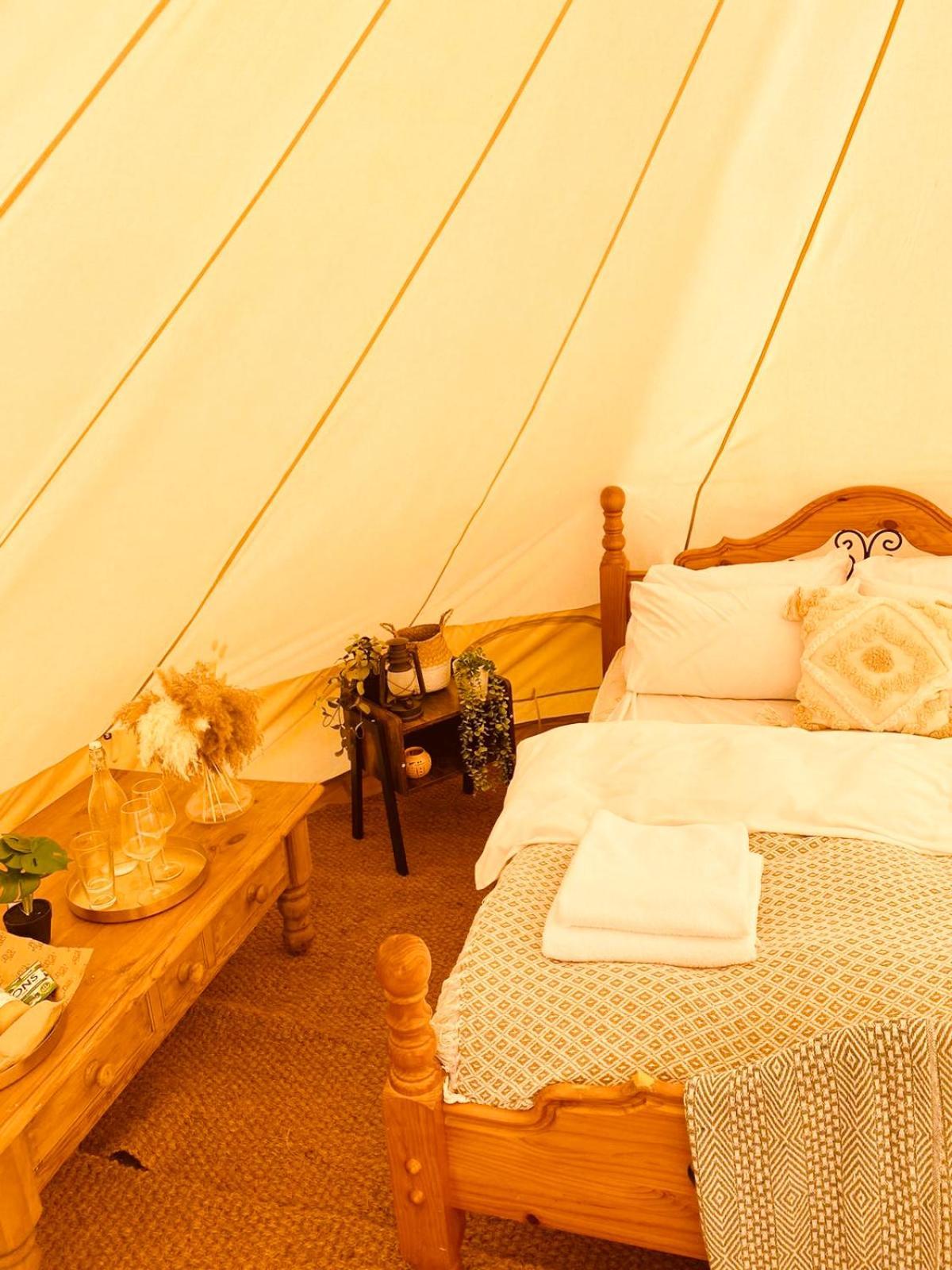 Fen Meadows Glamping - Luxury Cabins And Bell Tents Cambridge  Esterno foto